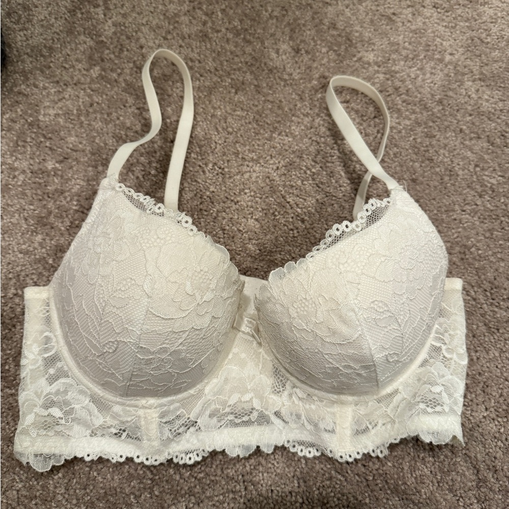 Gorgeous white lace bra size 36B